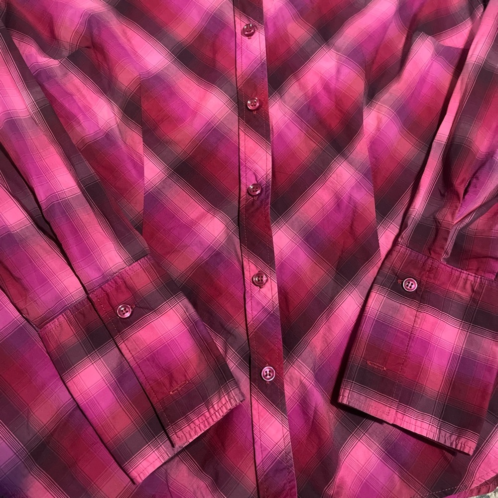Hot pink button down 🩷 - Picture 3 of 5
